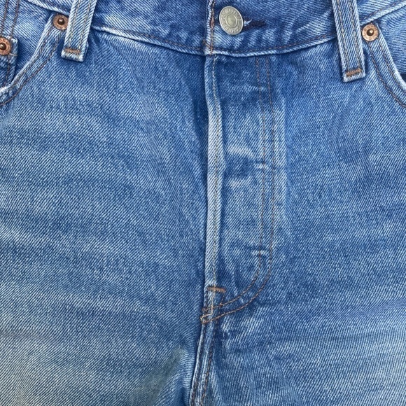 Levi’s 501 button fly size 29 medium wash distressed shorts. Just like new! - Picture 13 of 15